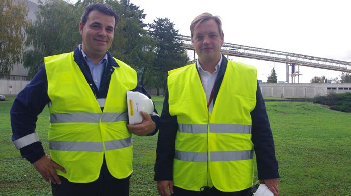 « L’objectif est de rendre les sucreries françaises compétitives au niveau mondial », explique Alexis Duval, président du directoire de Tereos (à dr.), au côté de Vincent Batteux, directeur de la sucrerie de Connantre (Marne). © C. URVOY